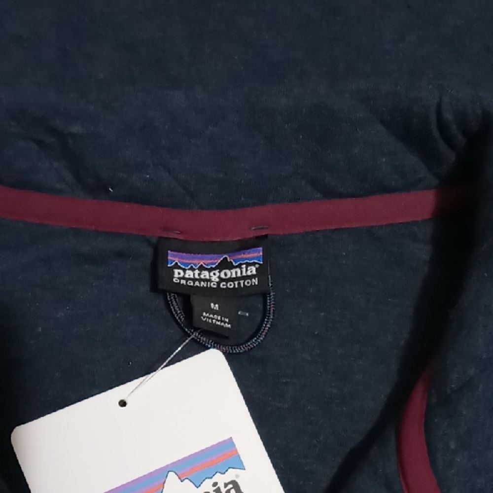 Patagonia Dark Blue Fleece with Light Blue Trim - Picture 5 of 9